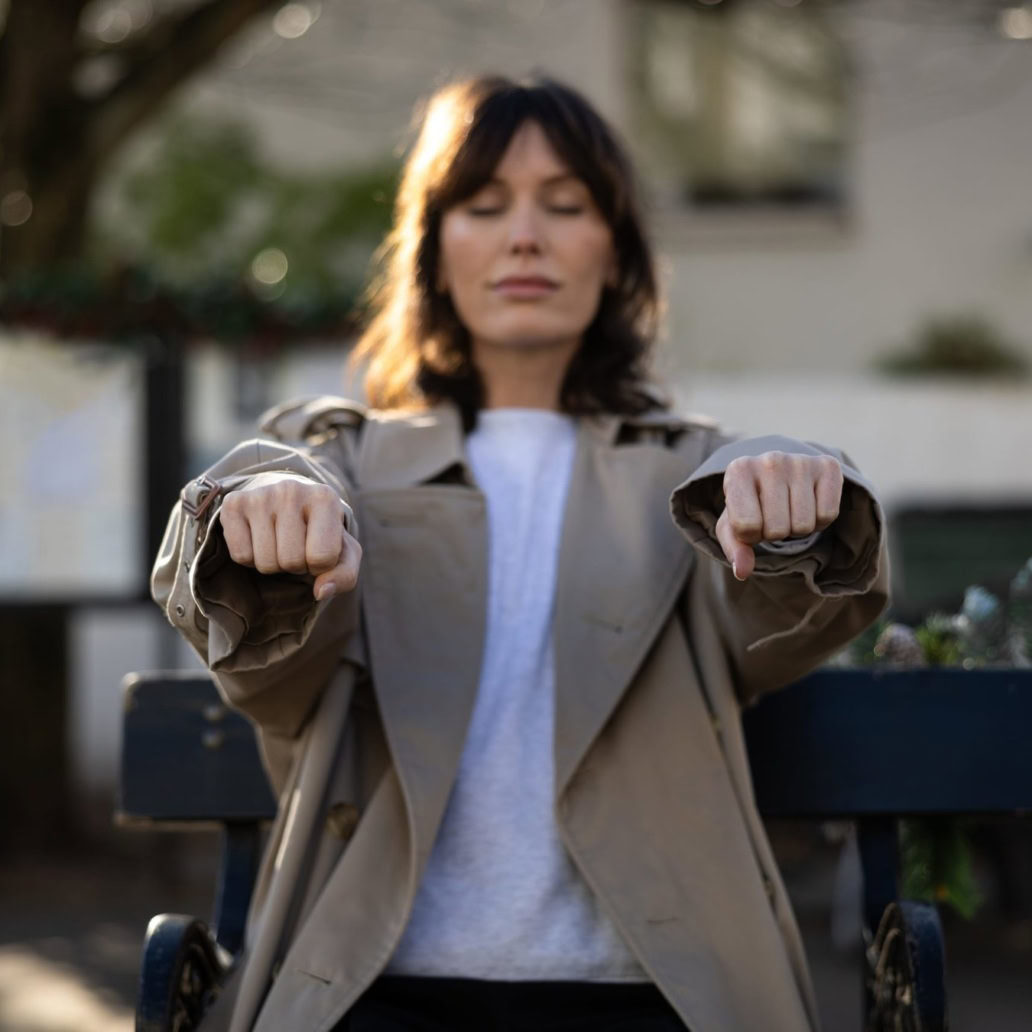WOMAN PRACTISING SOPHROLOGY