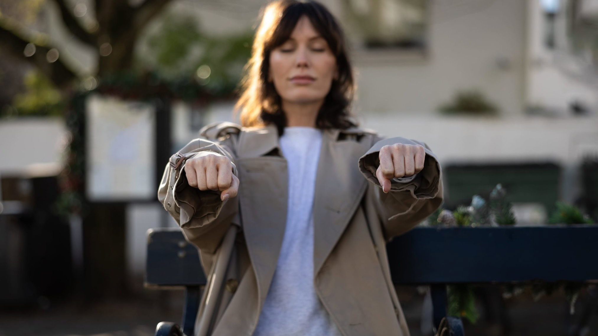 WOMAN PRACTISING SOPHROLOGY