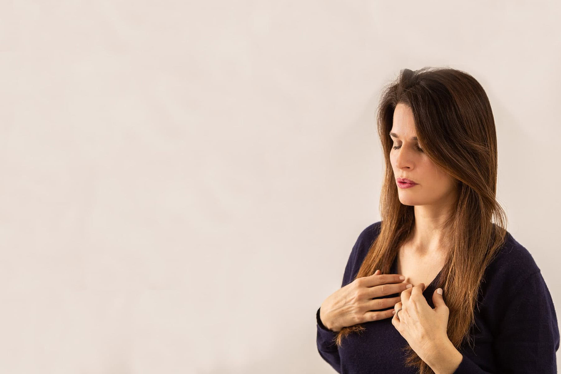 Dominique Antiglio from BeSophro practicing Sophrology