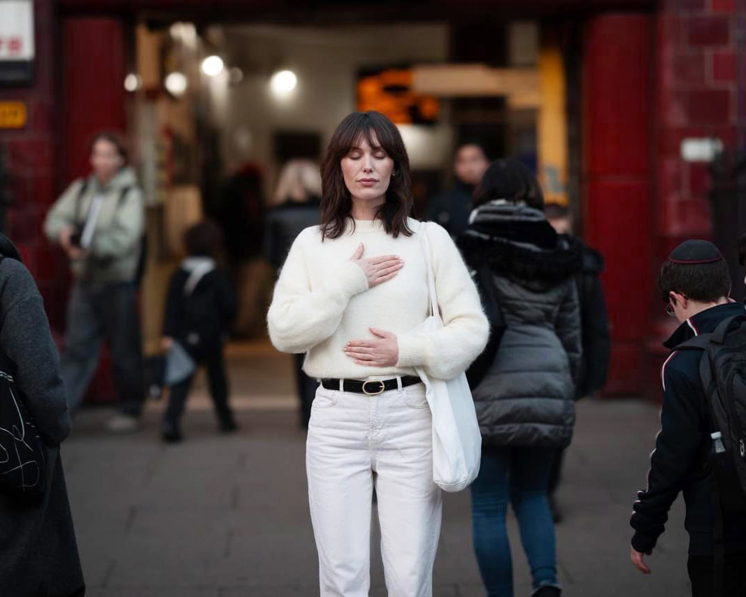 Woman in white performing a Sophrology exercise