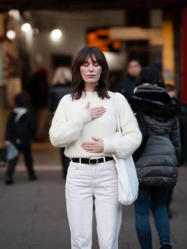 Woman in white performing a Sophrology exercise