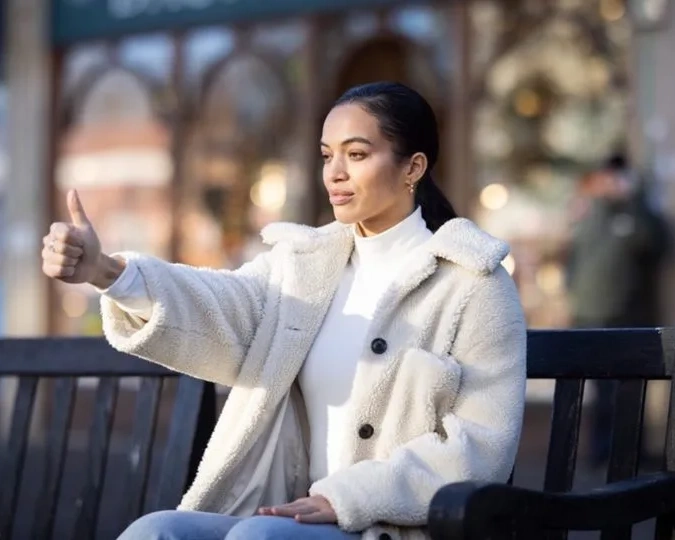 Woman in a white coat practising Sophrology