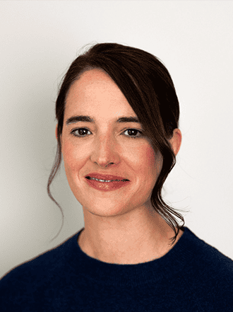 Sophrology practitioner offering a calm, one-to-one guided session at BeSophro.