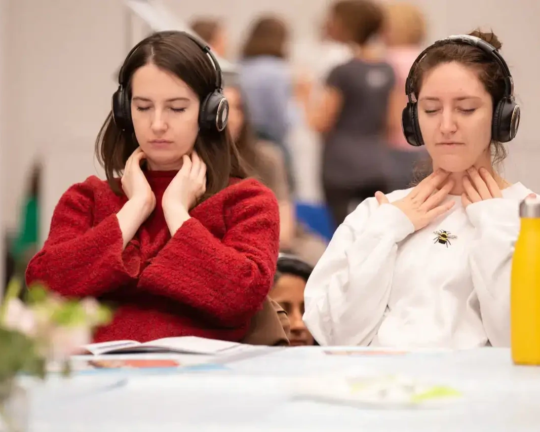 Two women practising Sophrology