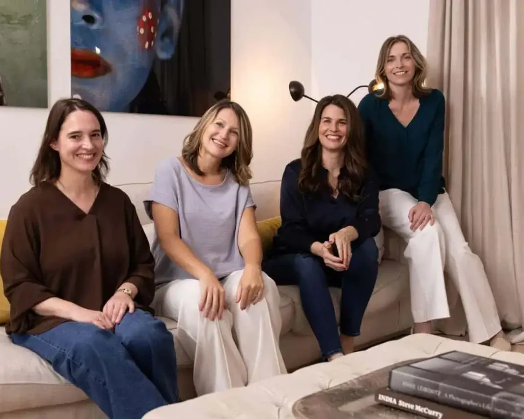 BeSophro Team sitting together on sofa