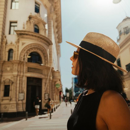 Woman with hat looking into the distance