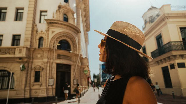 Woman with hat looking into the distance