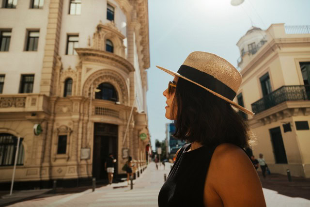 Woman with hat looking into the distance